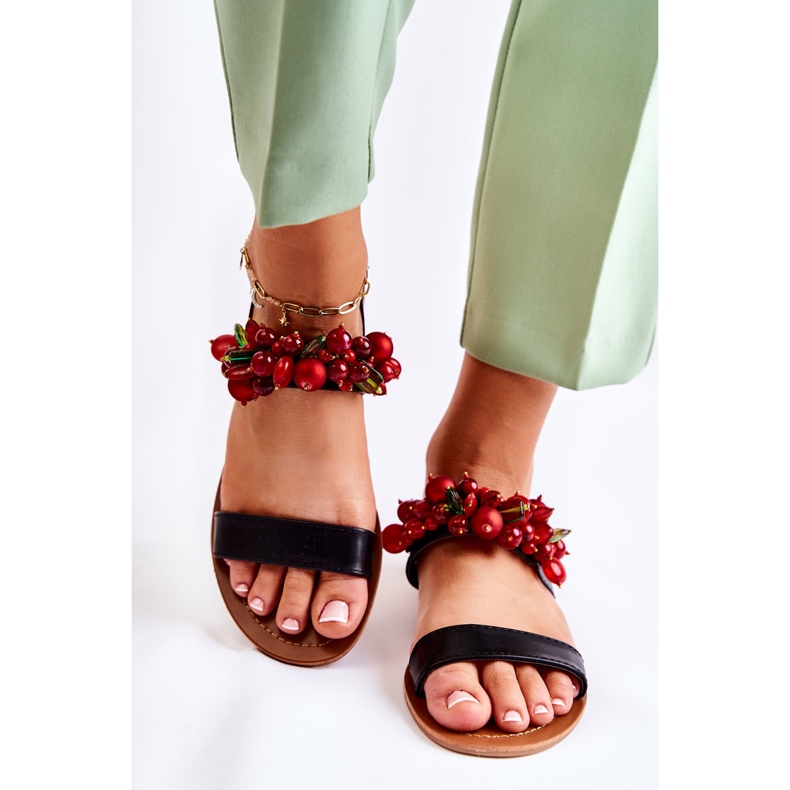 Fashionable Sandals With Black Hally Beads 1