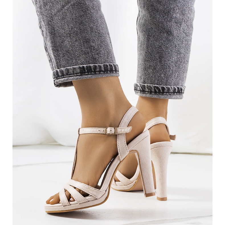 Beige sandals on a Fossel post 1