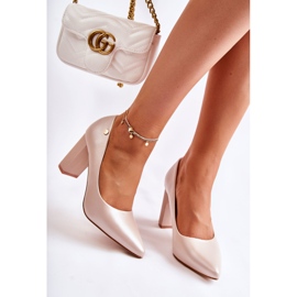 Vinceza Leather Pumps On A Bar In Spitz Beige Larea 1
