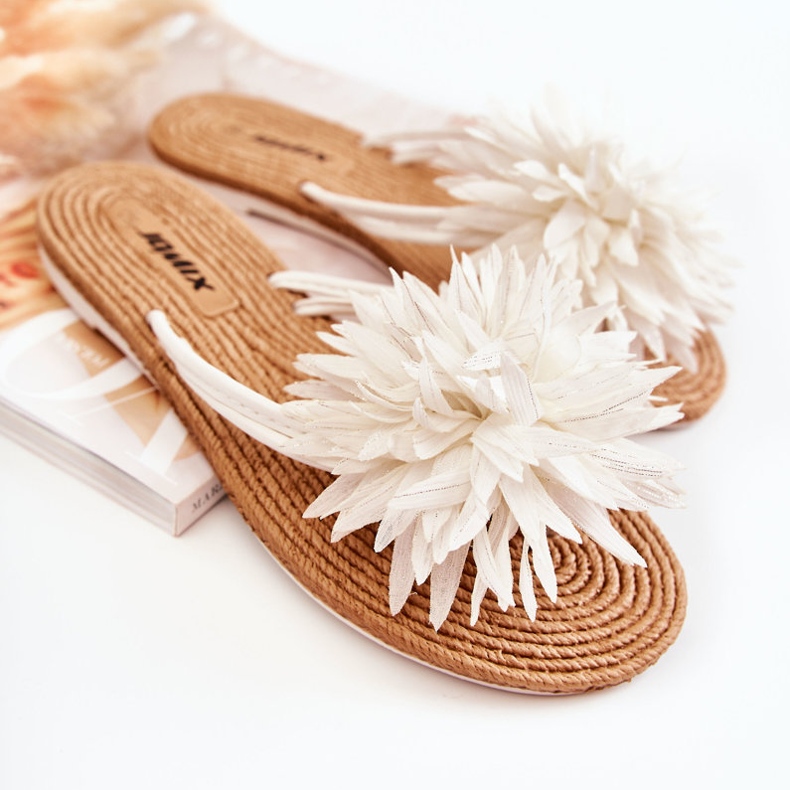 Women's flip-flops with a fabric ornament in white Eviana 1
