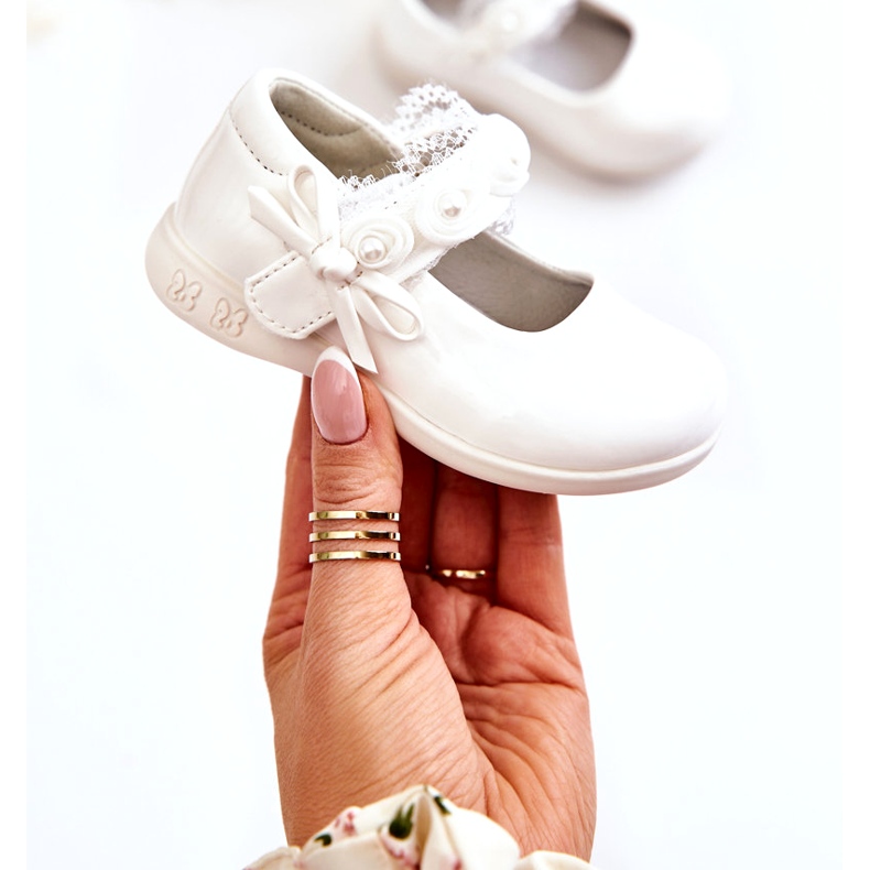 White children's Velcro ballerinas with lace 1