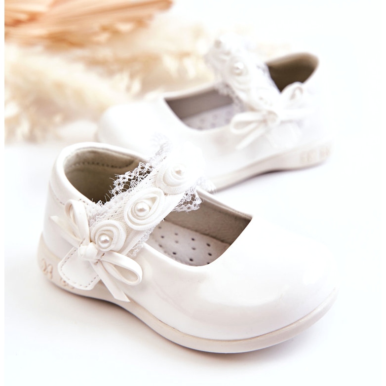 White children's Velcro ballerinas with lace 2