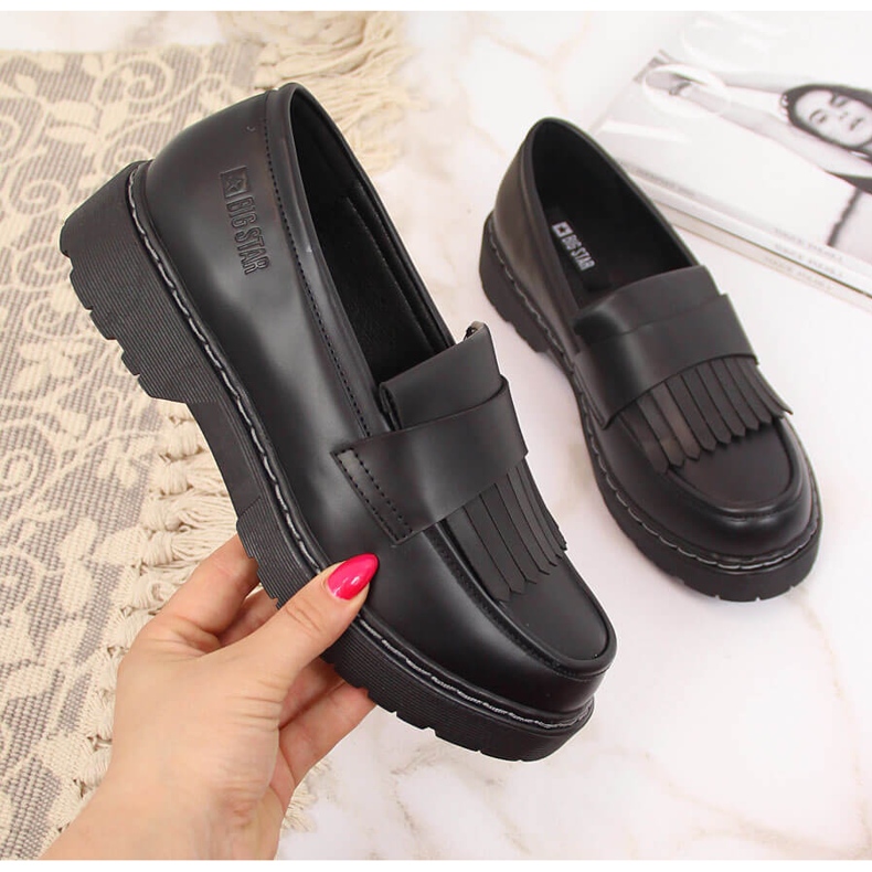 Women's black shoes on the platform with fringes Big Star II274100 2