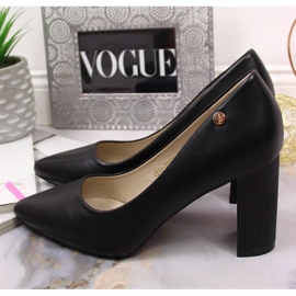 Pumps on the Vinceza W JAN126A post black 2