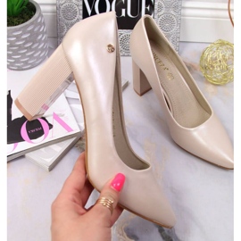 Pumps on the Vinceza W JAN126B beige post 1
