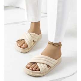 Beige slippers on the Daintree platform 1