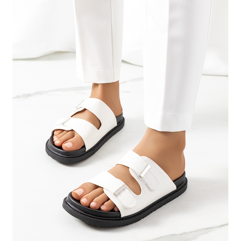 White slippers on the Boonah platform 2