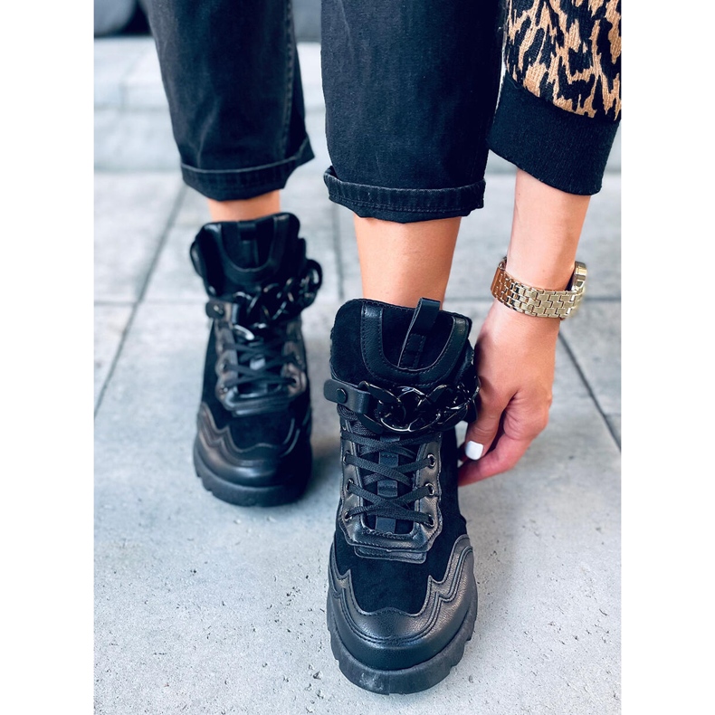 Sneakers with a detachable Peri Black chain 1