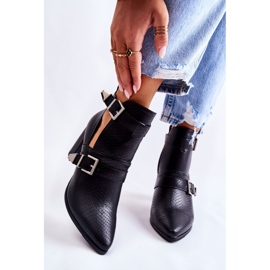 WJ2 Fashionable Boots On A Pillar With Cutouts Black Suelo 1