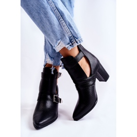 WJ2 Fashionable Boots On A Pillar With Cutouts Black Suelo 2