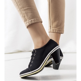 Black brogues on the Belisle post 1