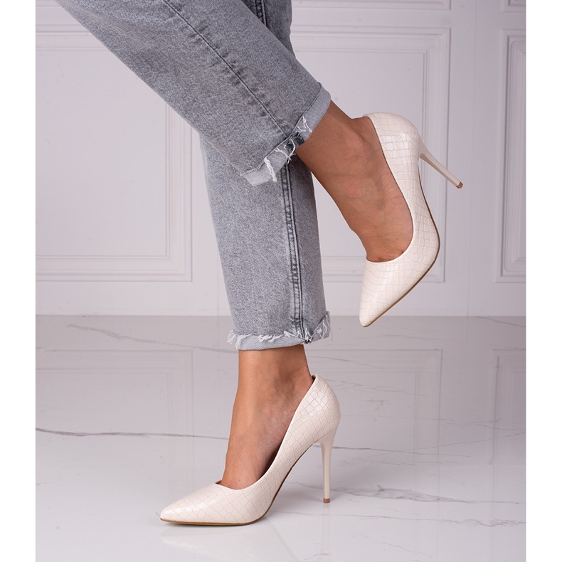 Goodin Fashionable pumps on a pin beige 1