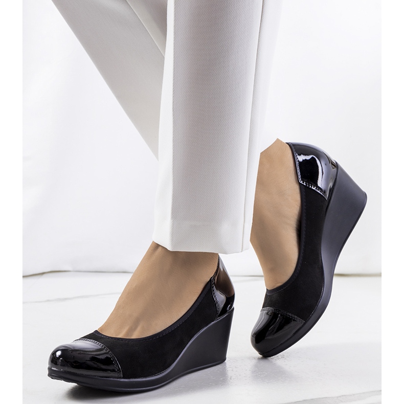 PA1 Black pumps on the Janeiro wedge 1