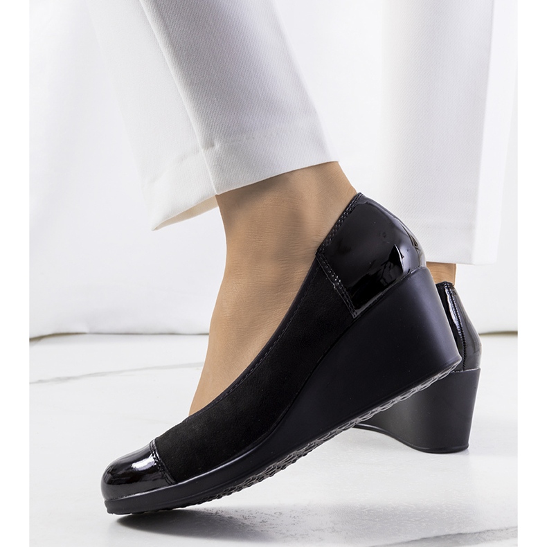 PA1 Black pumps on the Janeiro wedge 2