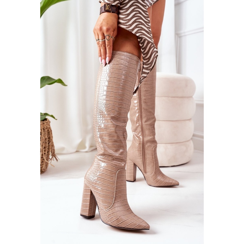 Fashionable Dark Beige Constancy Boots On A Bar 1