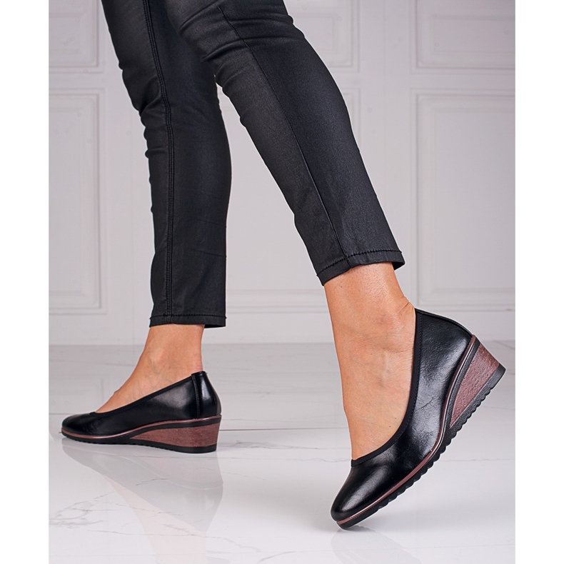 Black wedge pumps by W. Potocki 1