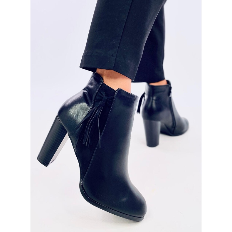 Zonda Black high heels 2