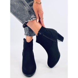 Undo Black cowboy boots 1