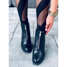 Wavy Black high-heeled boots 1