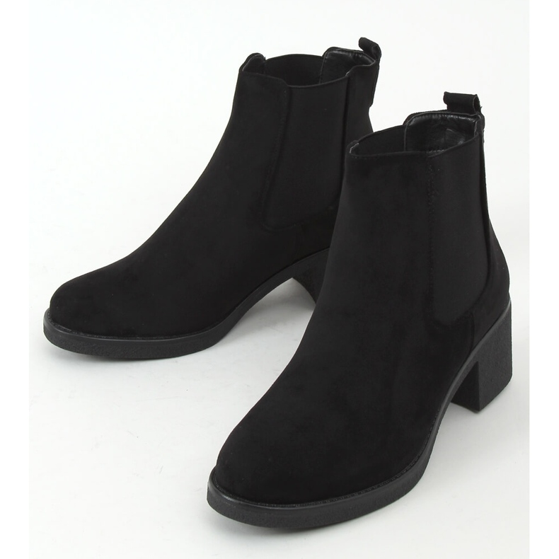 Samara Black low-heeled Chelsea boots 1