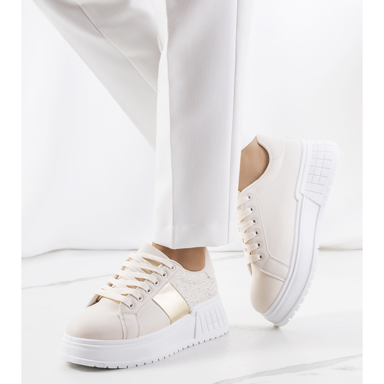 Beige sneakers on the Avenid platform golden 1