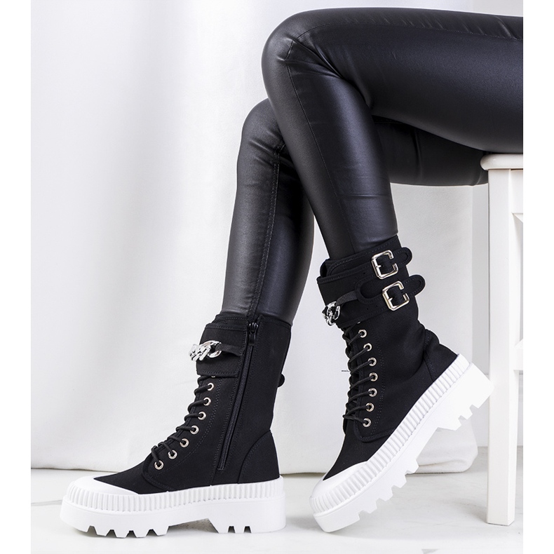 Black sneakers with Taus chain 1