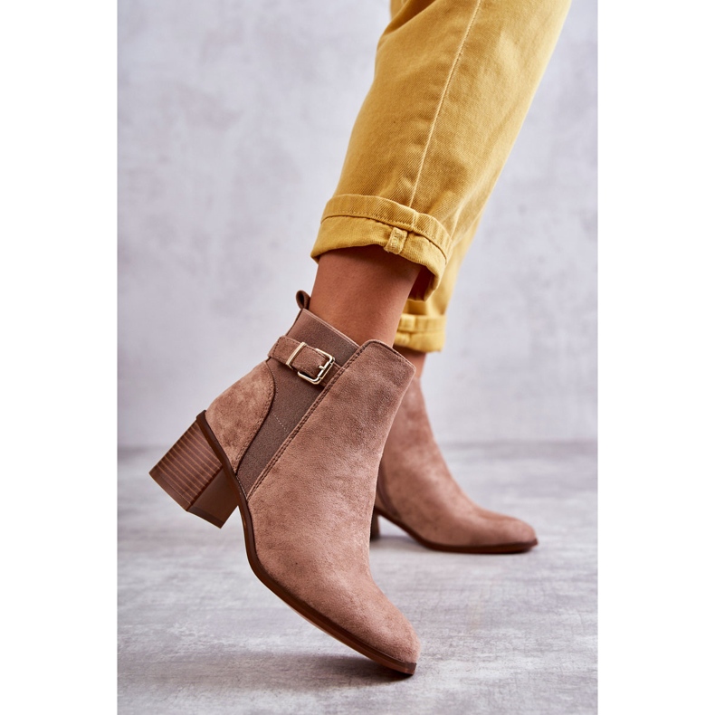 Suede Boots On A Post Brown Vannes 1