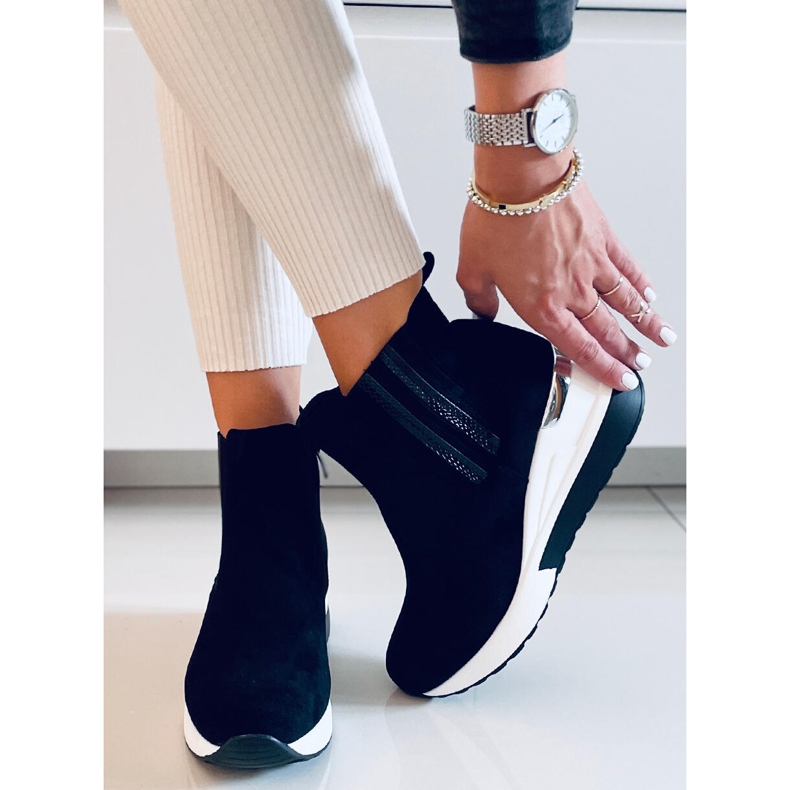 Stock Black wedge boots 1