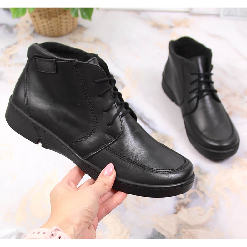 Łukbut Comfortable insulated black leather boots for women Lukbut 675 1