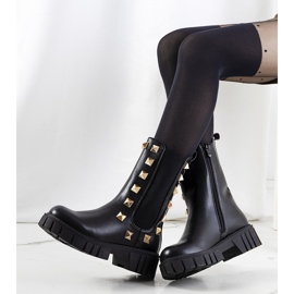 Black boots from Pinhais 1
