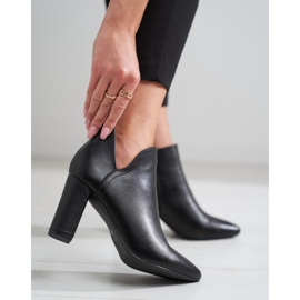 Women's boots with a Shelovet cut on a high post black 1