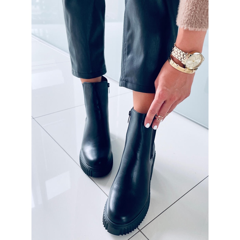 Janet Black high-heeled boots 1