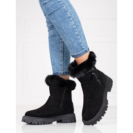 Black insulated boots from Vinceza 1