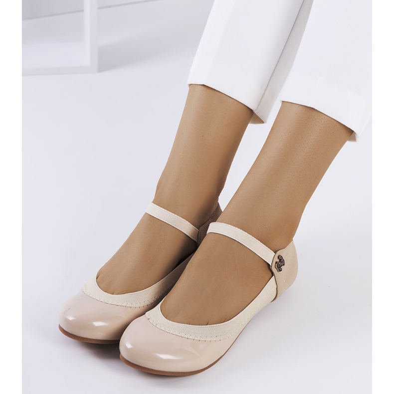 Beige ballerinas with an elastic Hari 1