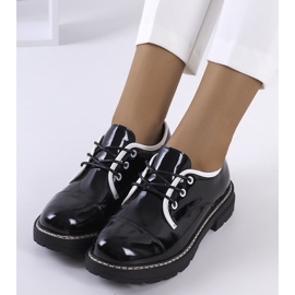 Black lacquered Kuzem shoes 1