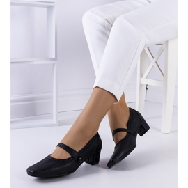 BM Black pumps with a Cilka strap 1