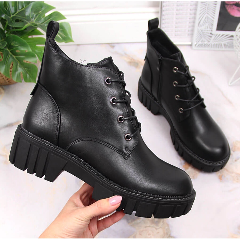 Women's insulated workers on a black Sergio Leone platform 1