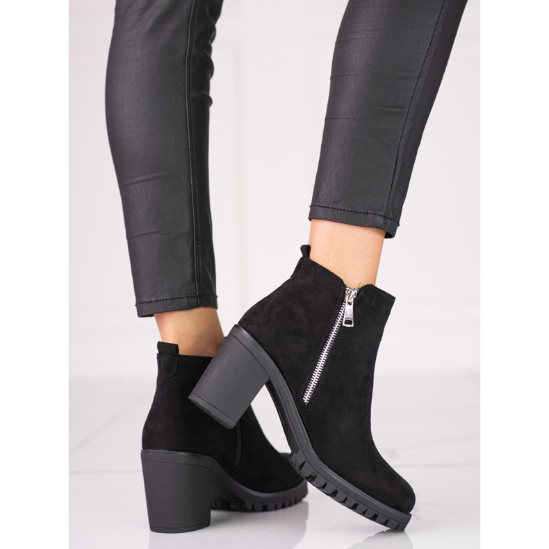 Women's black boots on the Shelovet post 1