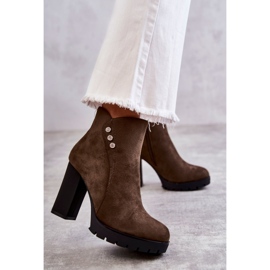 PG1 Suede Booties On A Lagerlla Post khaki green 1