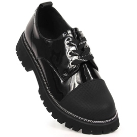 Leather women's shoes lacquered black Artiker 1