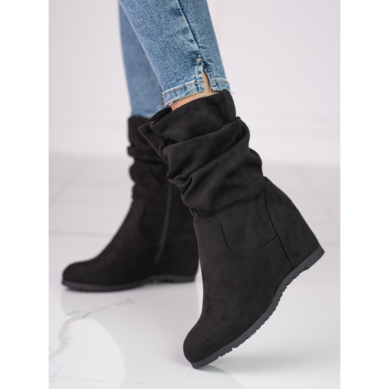 Women's boots on the Shelovet wedge with a ruffled upper black 2