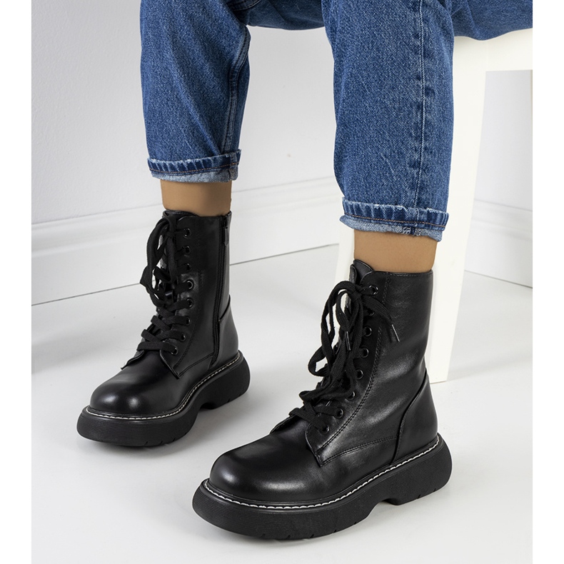 Black boots from Myrefall type 1