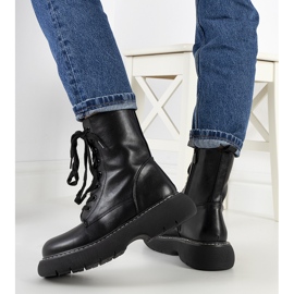 Black boots from Myrefall type 2