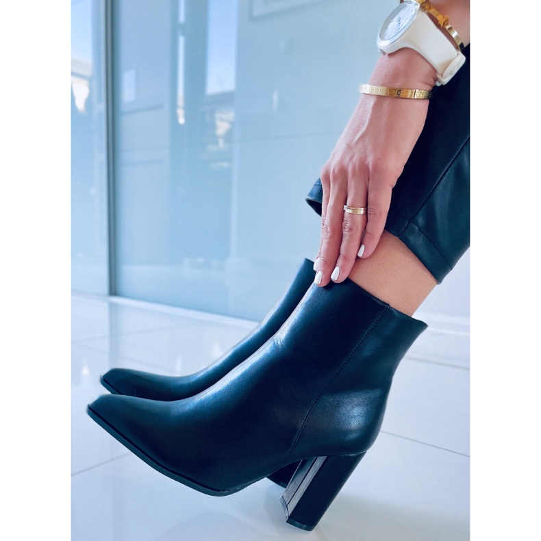 Classic Fergie Black high-heeled boots 2