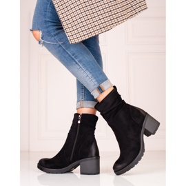 Black women's Vinceza boots on the post 2