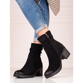 Black women's Vinceza boots on the post 1