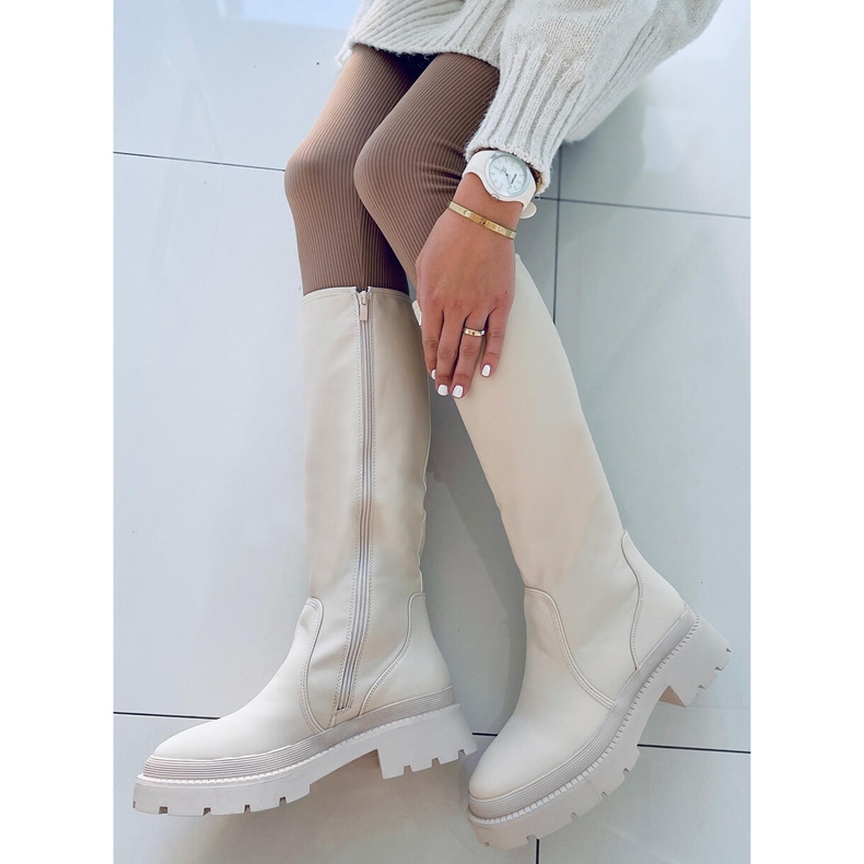 Pionter Beige riding boots 2