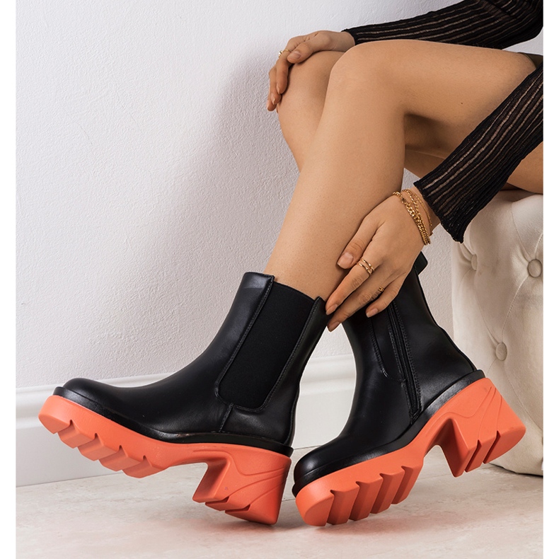 Black boots on the pink platform of Torrela 1