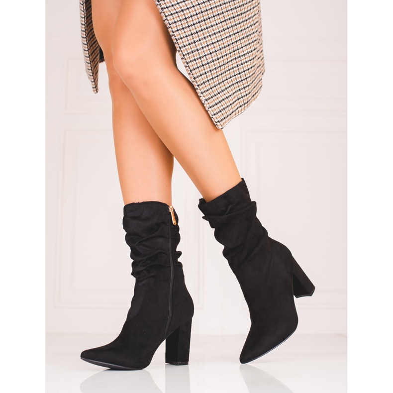 Women's black boots on a post with a crinkled Shelovet upper 1