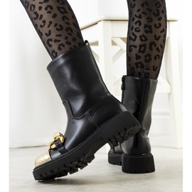 Black boots with Morro chain 1